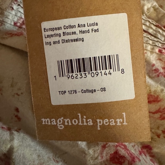 Magnolia Pearl Ana Lucia Blouse
1276- cottage - Picture 6 of 7
